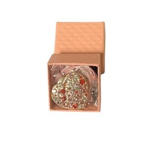 New in box heart shaped necklace